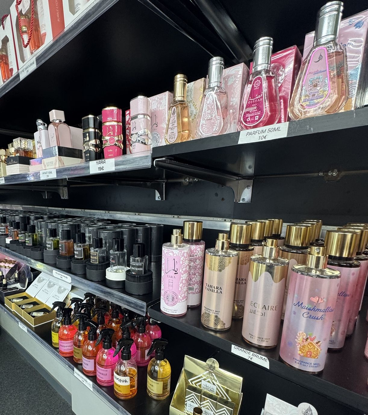 Rayon parfums : flacons Yara, parfums 50 ml, Collection Privée et grandes brumes